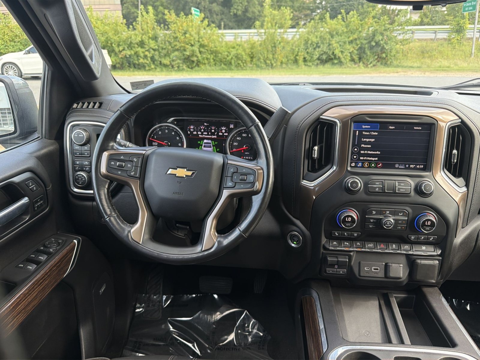 Used 2021 Chevrolet Silverado 1500 High Country w/ Technology Package AWD/4WD image 16