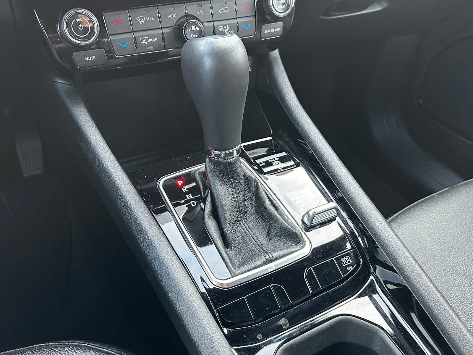 Used 2024 Jeep Compass Limited image 36