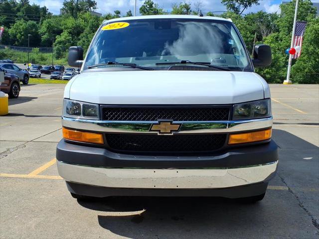 Used 2024 Chevrolet Express 3500 LT w/ LT Preferred Equipment Group RWD image 3