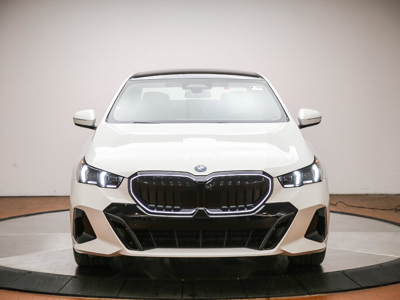 New 2027 BMW 550e xDrive AWD/4WD image 2