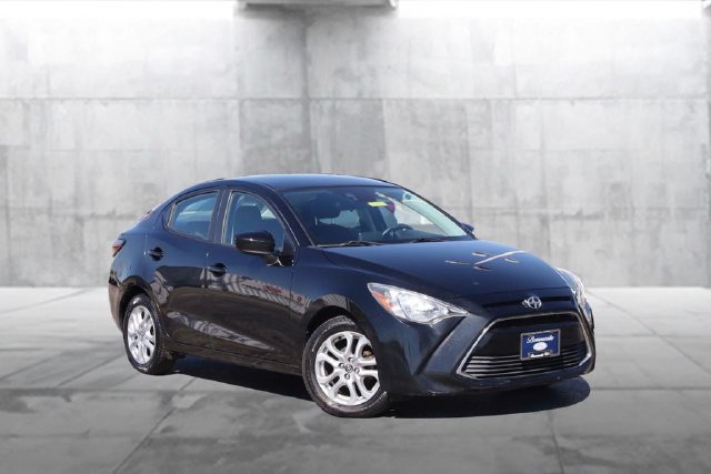 Used 2016 Scion iA FWD image 2