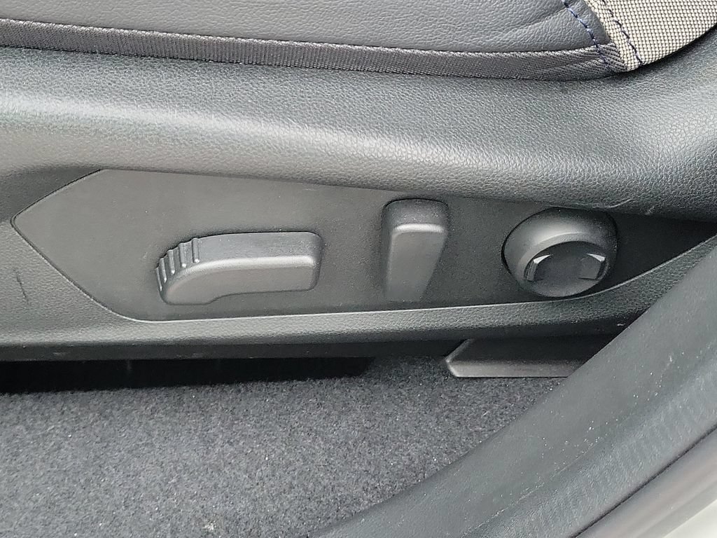 Certified 2025 Subaru Forester Premium AWD/4WD image 19