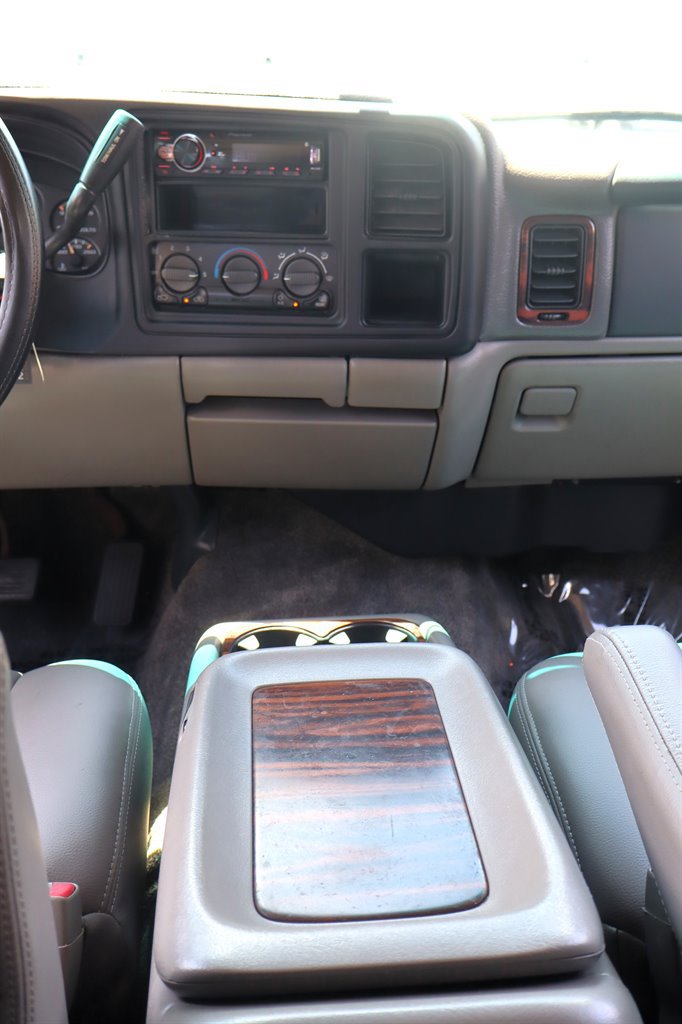 Used 2002 Chevrolet Tahoe LS w/ Traction Pkg RWD image 17