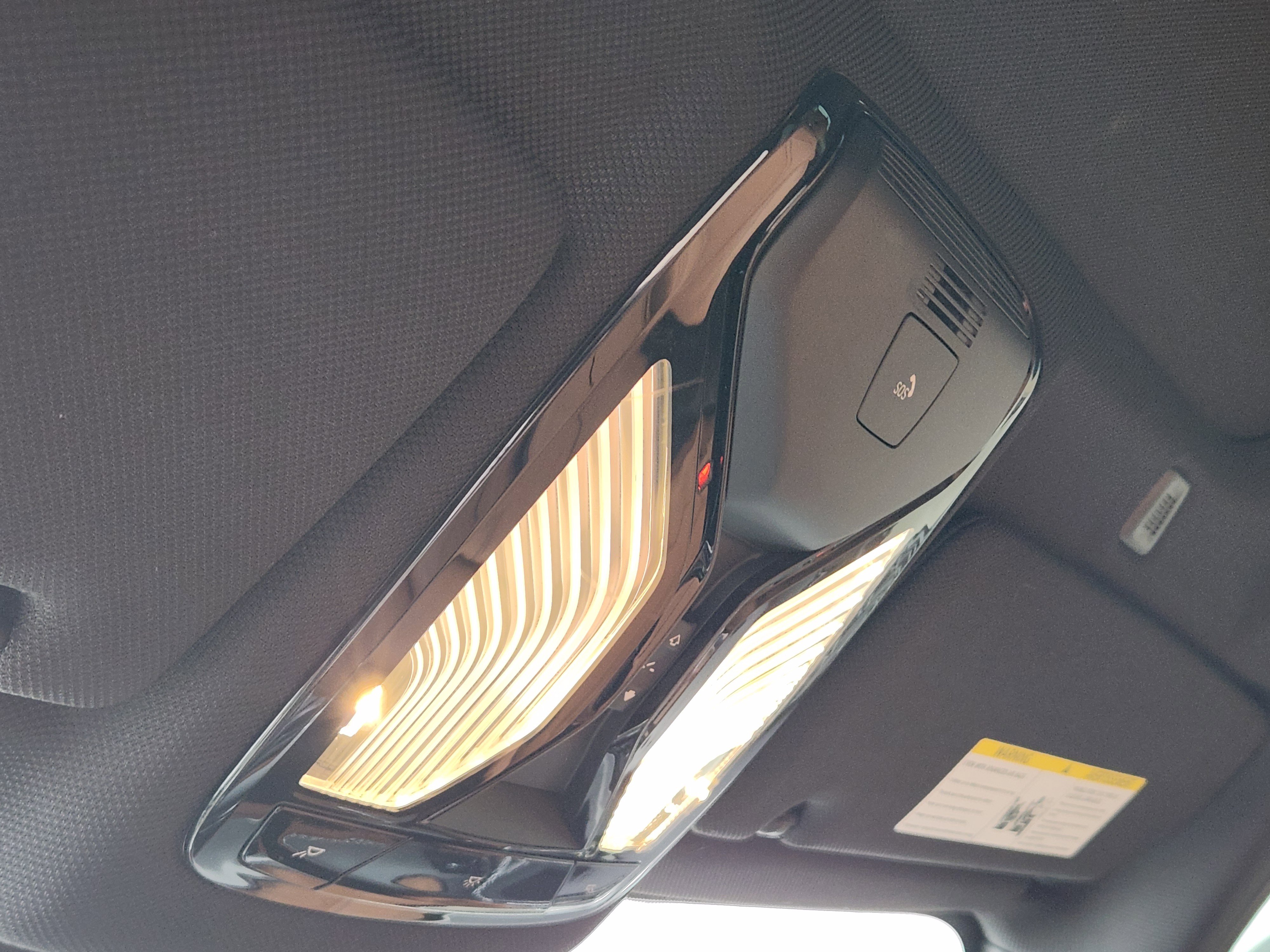 Used 2020 BMW 530e w/ M Sport Package image 28