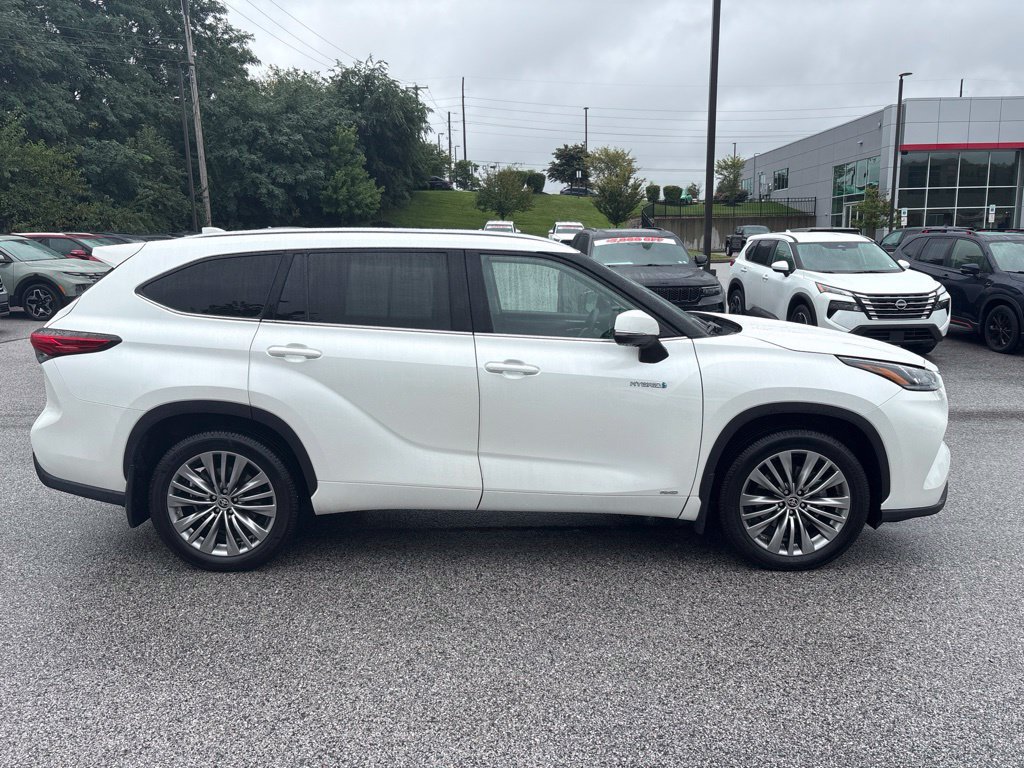 Used 2021 Toyota Highlander Platinum AWD/4WD image 2