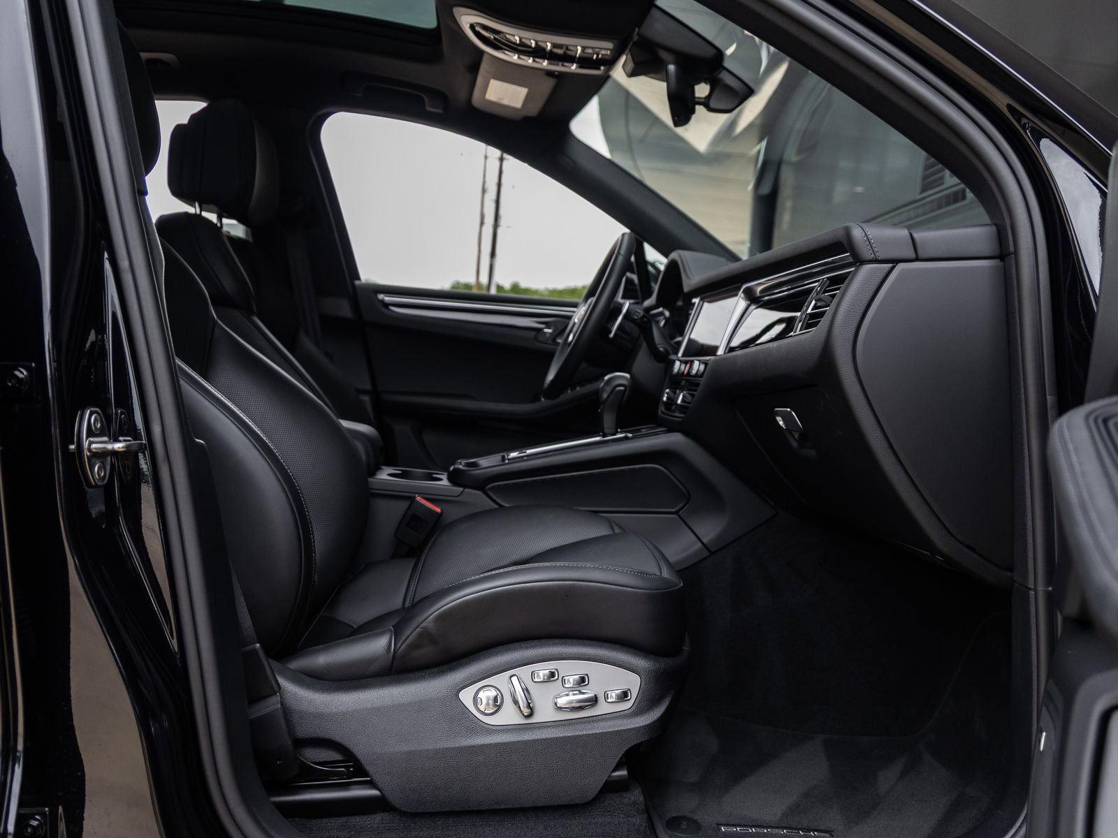 Certified 2022 Porsche Macan S image 44