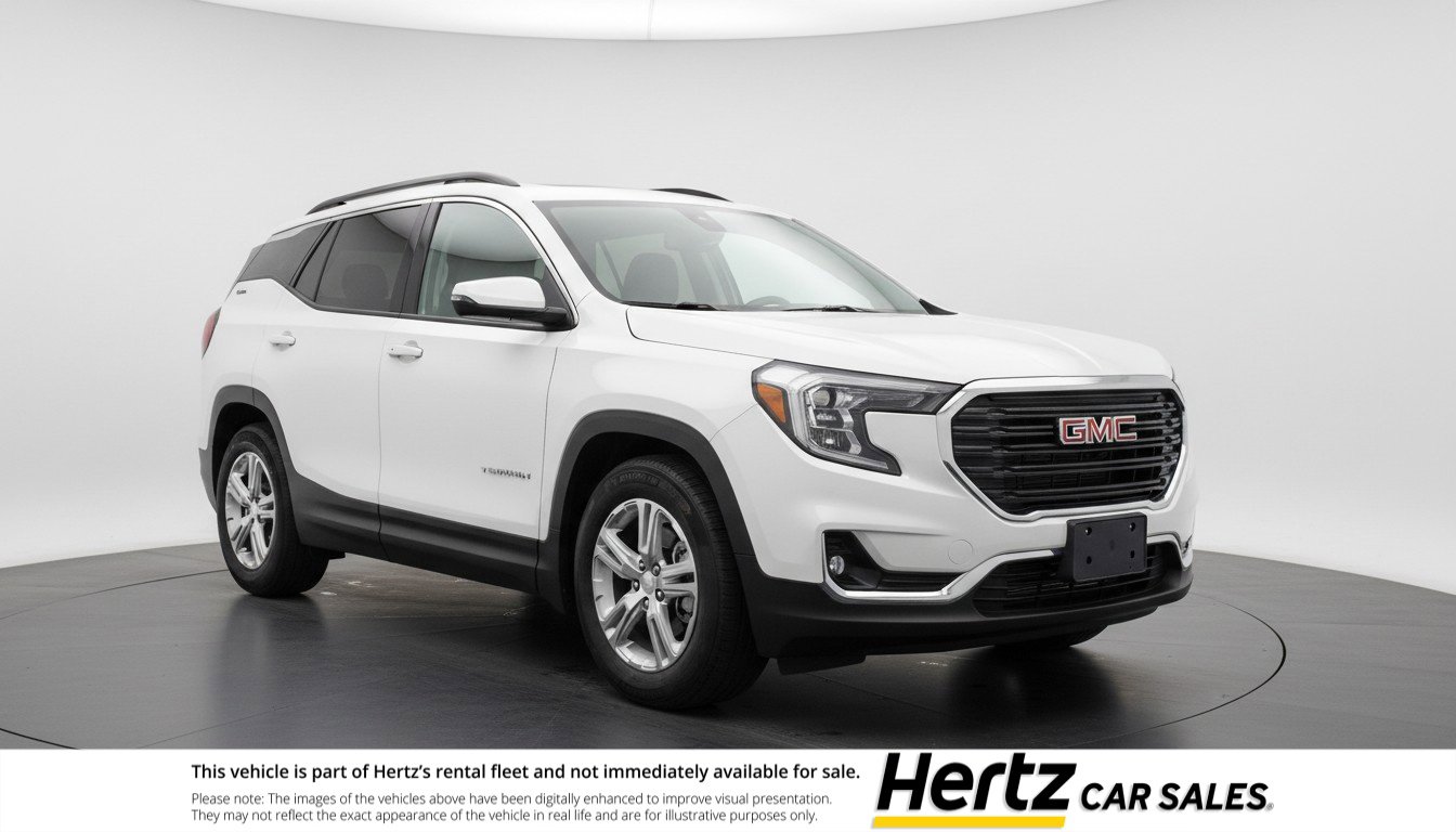 Used 2024 GMC Terrain SLE image 1