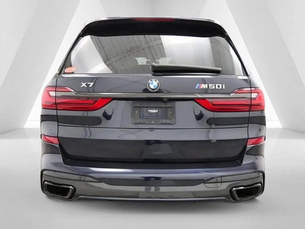 Used 2022 BMW X7 M50i image 6
