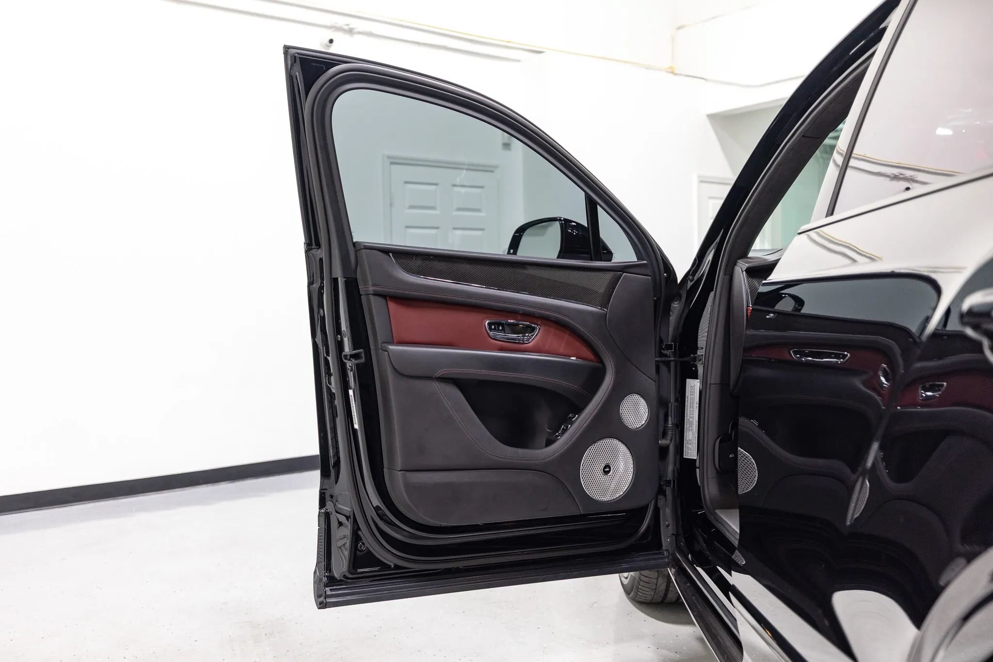 Used 2022 Bentley Bentayga AWD/4WD image 30