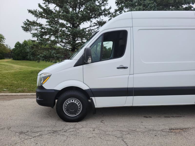 Used 2017 Freightliner Sprinter 3500 RWD image 6