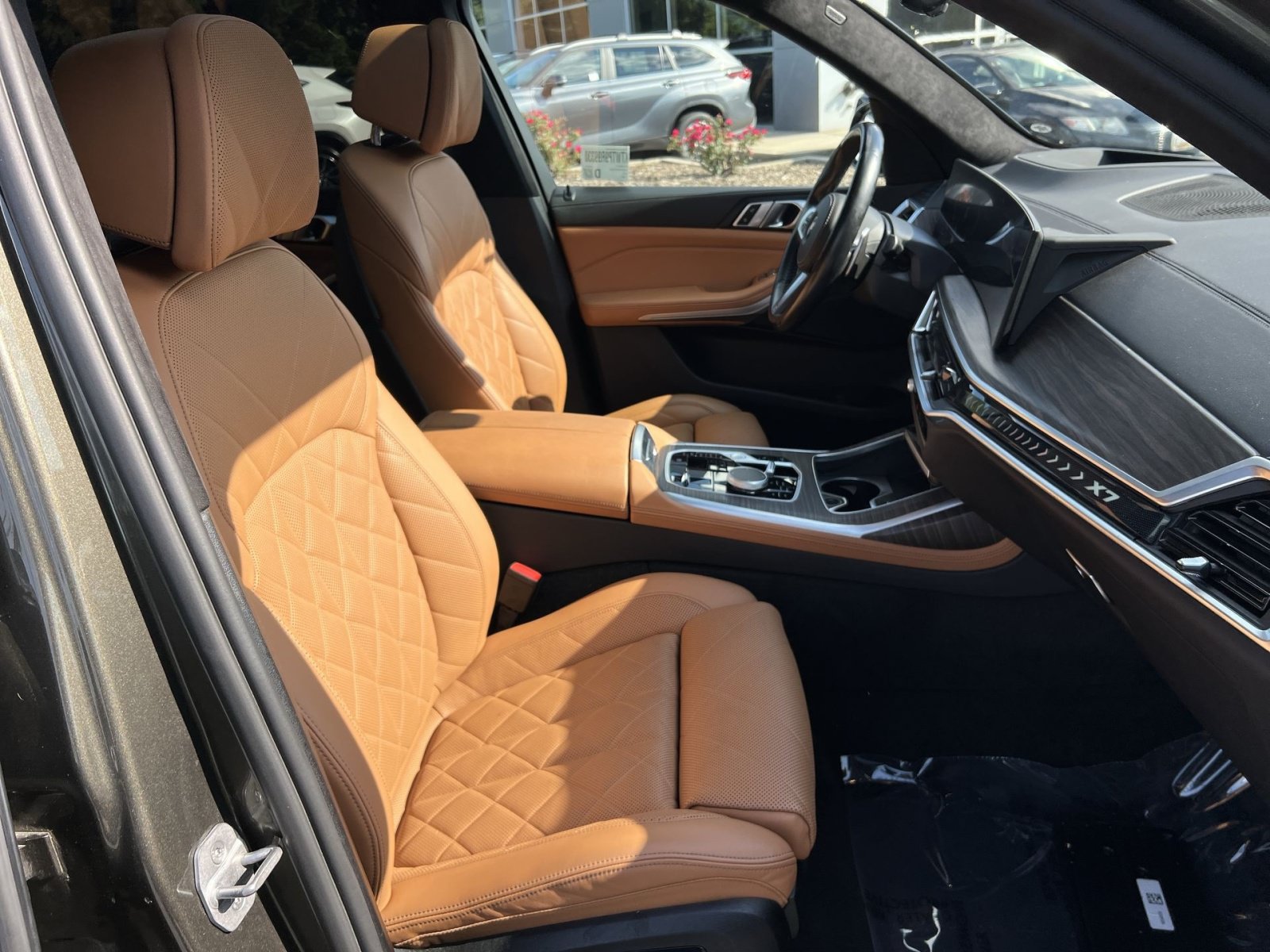 Used 2023 BMW X7 xDrive40i w/ M Sport Package AWD/4WD image 28