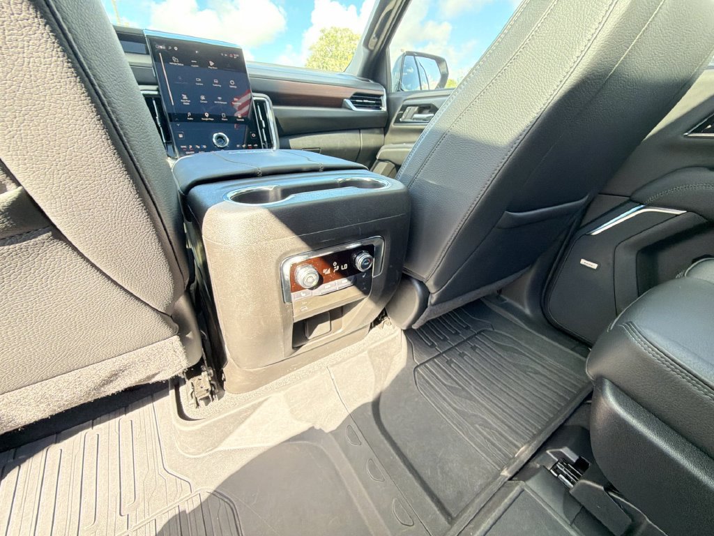 Used 2025 GMC Yukon Denali w/ Sun & Power Step Package AWD/4WD image 27
