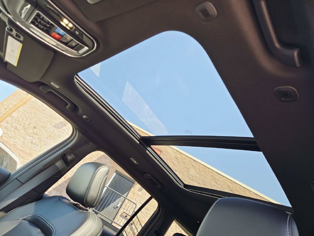 New 2025 Jeep Grand Cherokee L Limited AWD/4WD image 11
