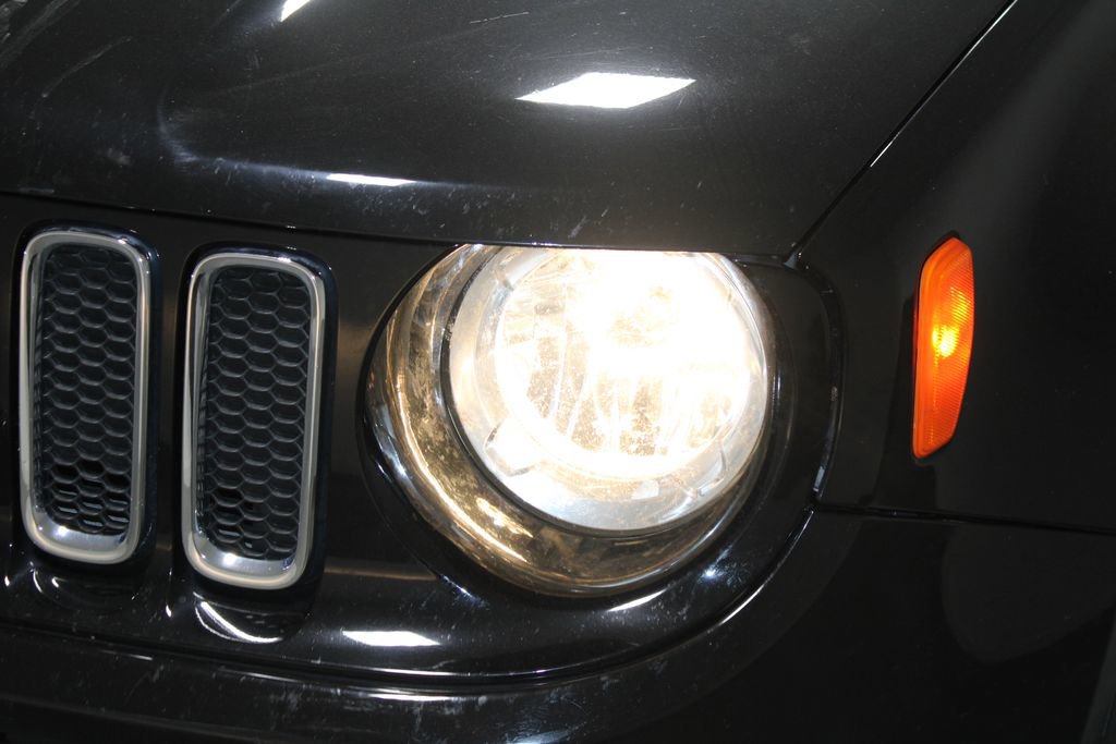 Used 2017 Jeep Renegade Latitude w/ Cold Weather Group image 47