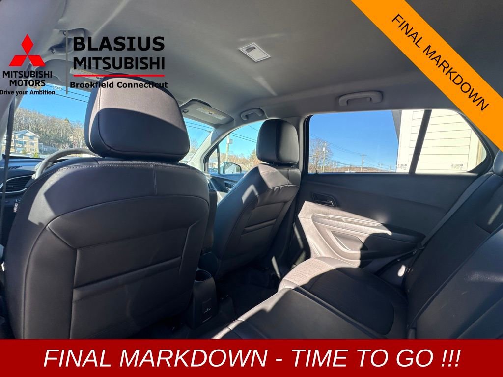 Used 2022 Chevrolet Trax LT w/ LT Convenience Package image 21