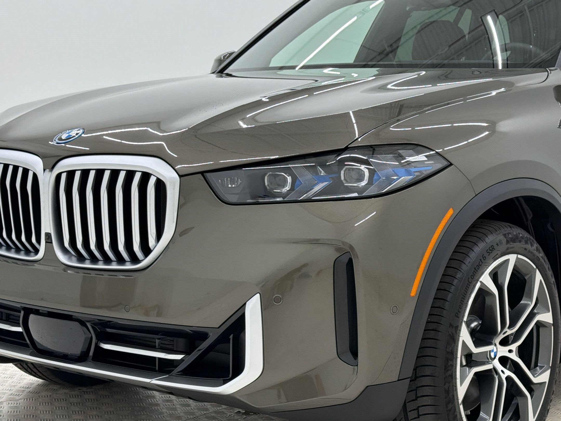 New 2026 BMW X5 xDrive50e w/ Climate Comfort Package AWD/4WD image 12