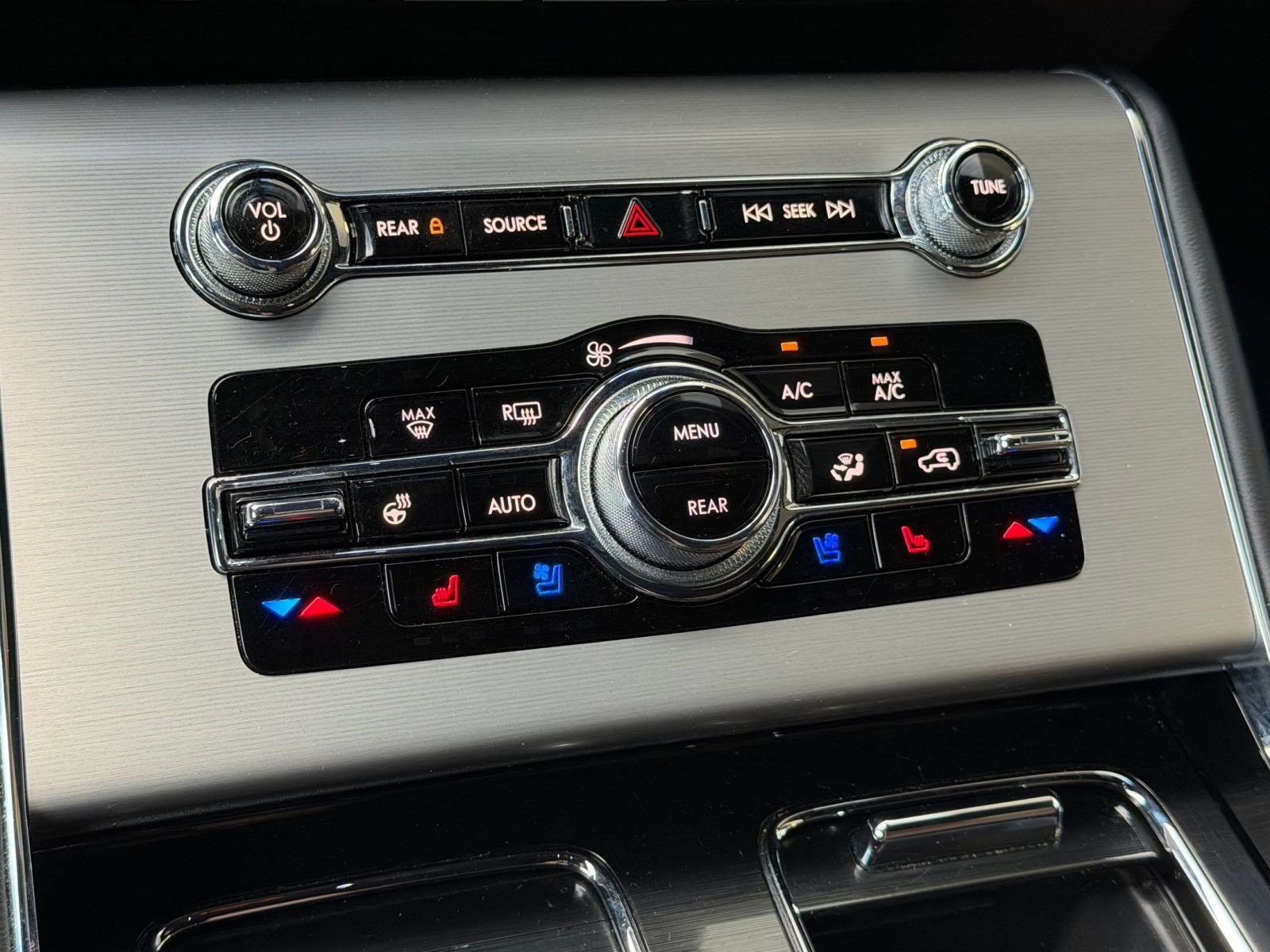 Used 2023 Lincoln Aviator Reserve w/ Equipment Group 201A AWD/4WD image 29