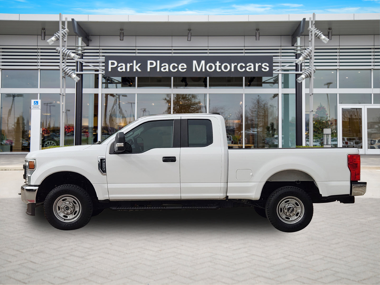 Used 2022 Ford F250 XL w/ Power Equipment Group image 3