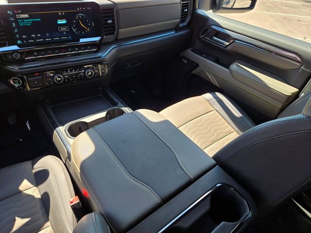 Used 2024 Chevrolet Silverado 2500 ZR2 w/ Technology Package AWD/4WD image 17