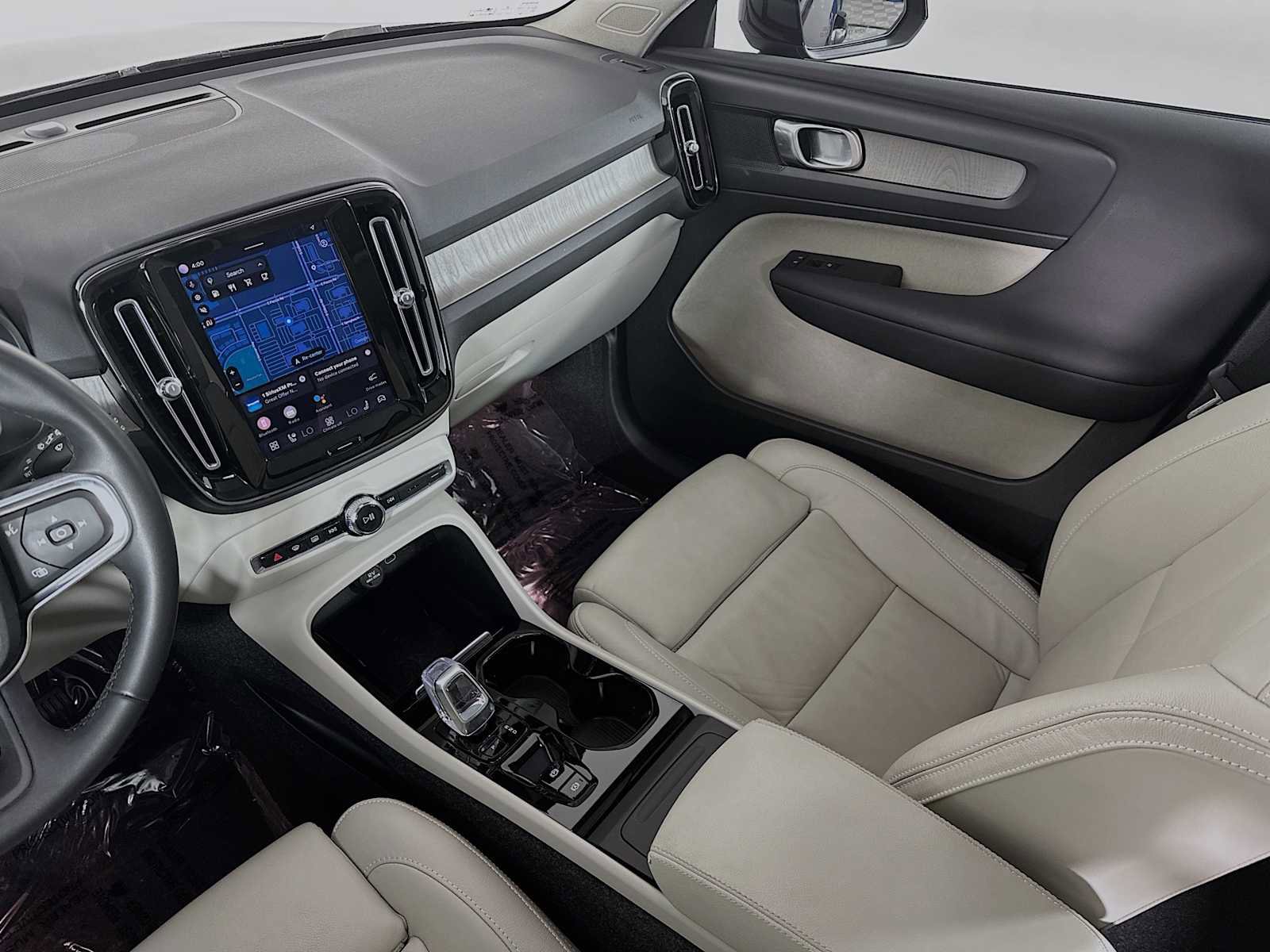 Used 2023 Volvo XC40 B5 Plus w/ Driver Assist Package image 22