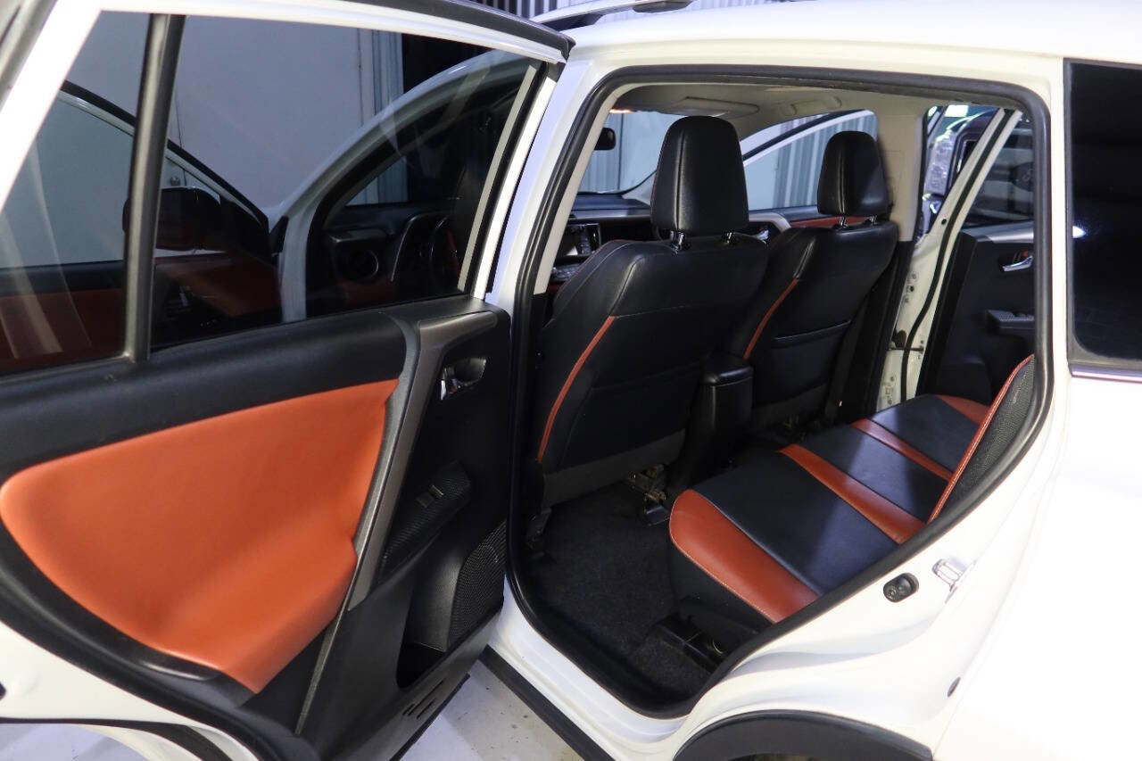 Used 2014 Toyota RAV4 Limited image 16