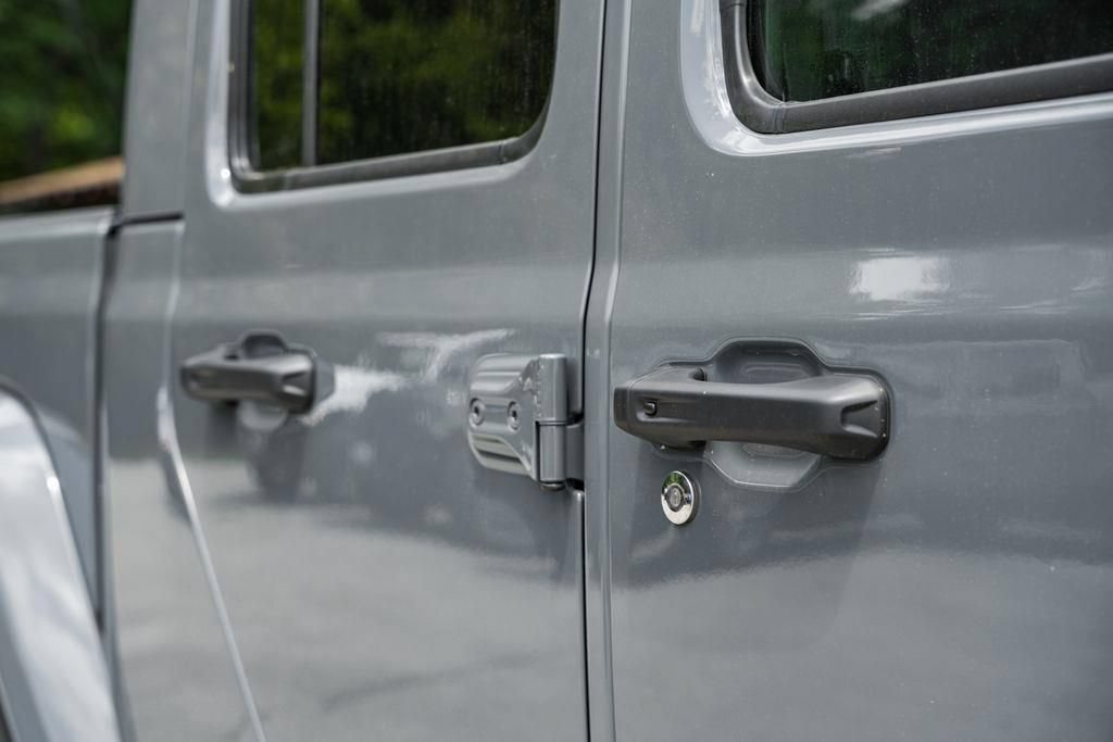 New 2025 Jeep Gladiator Sport AWD/4WD image 19