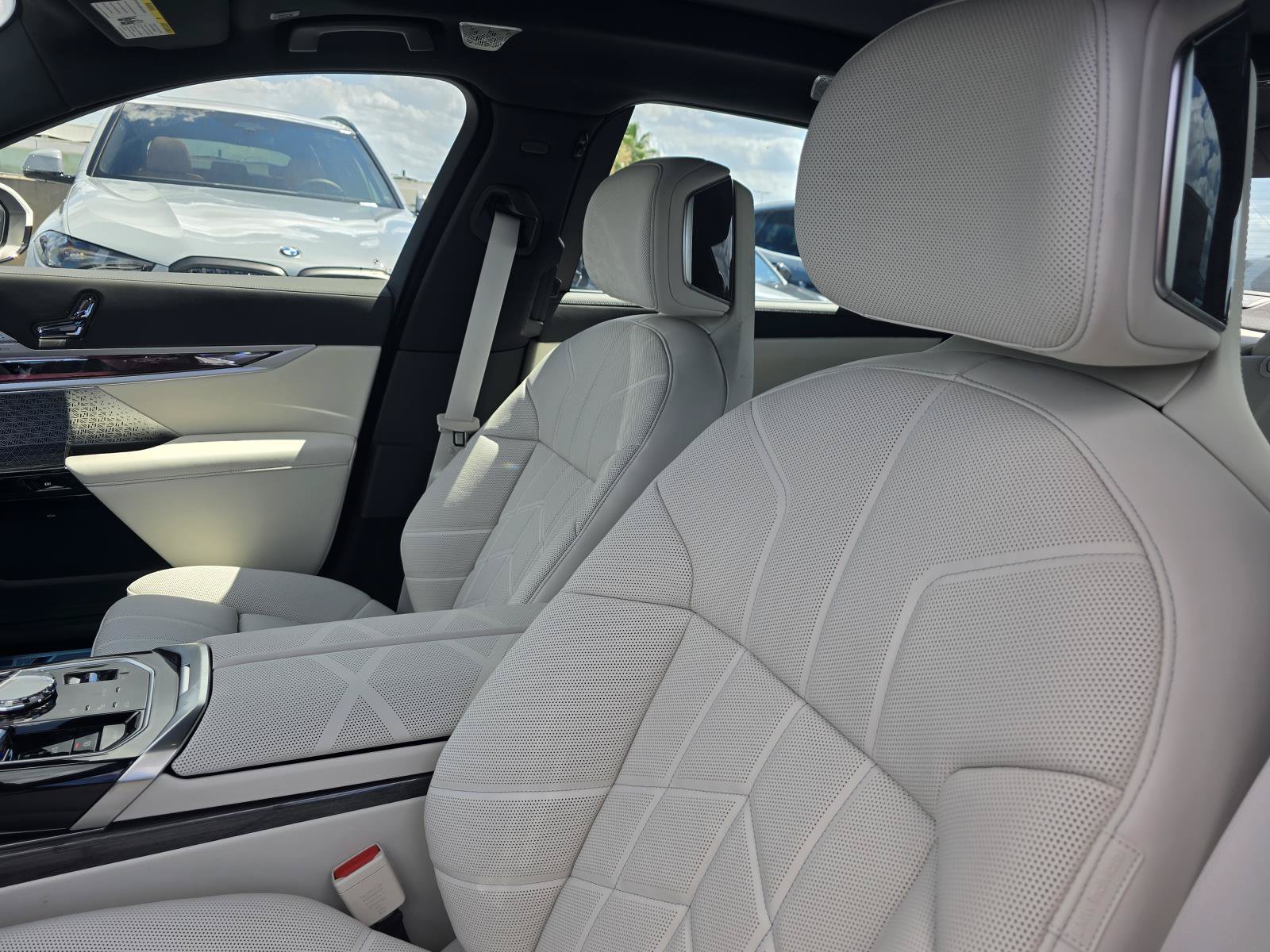 New 2026 BMW 750e xDrive w/ Executive Package AWD/4WD image 20
