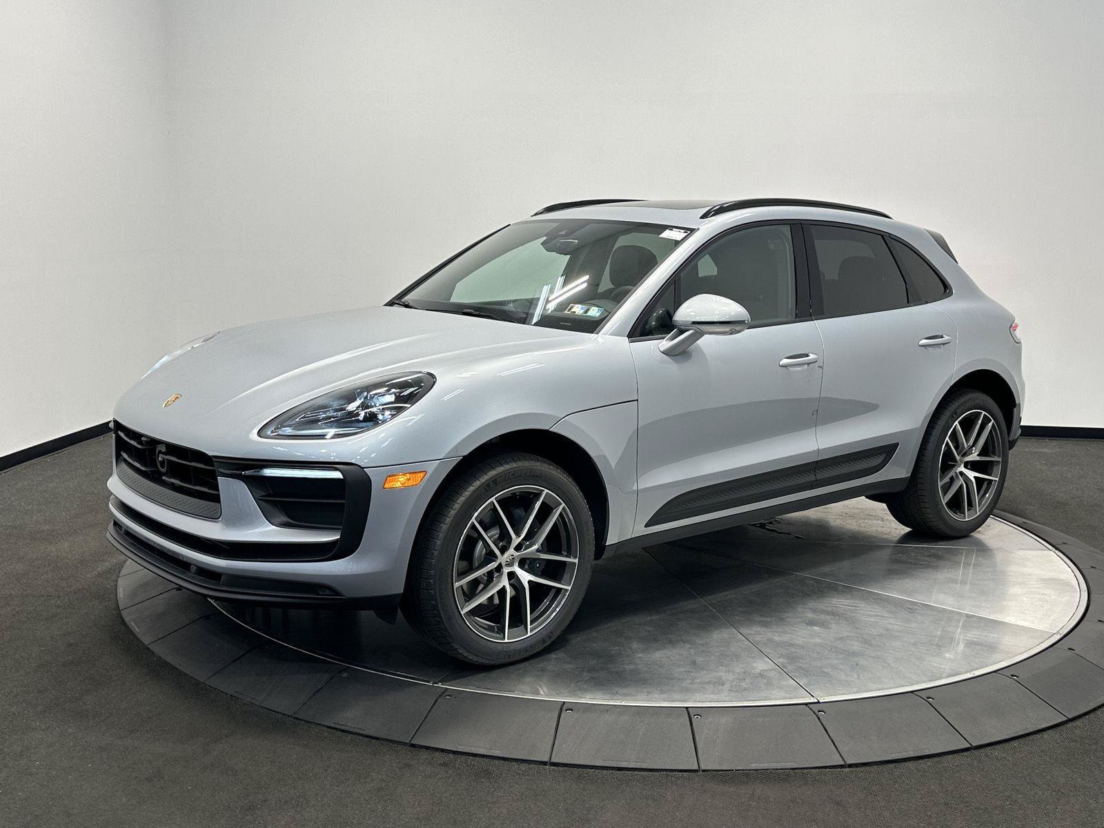 New 2026 Porsche Macan AWD/4WD image 1