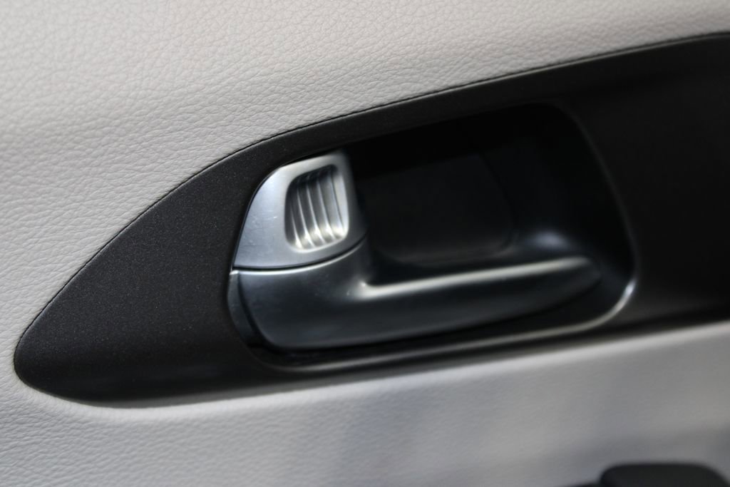 Used 2024 Chrysler Pacifica Touring-L FWD image 44
