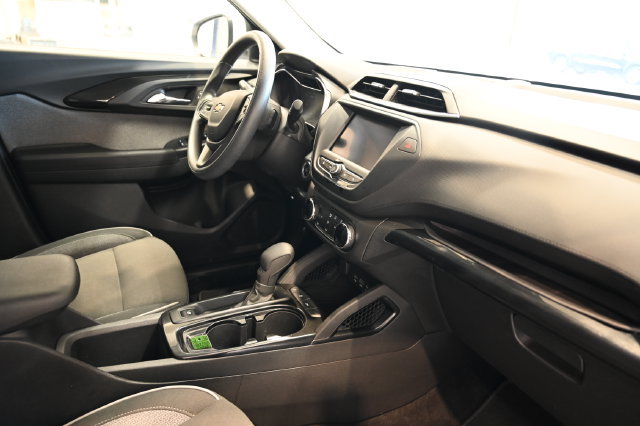 Used 2023 Chevrolet TrailBlazer LT FWD image 13