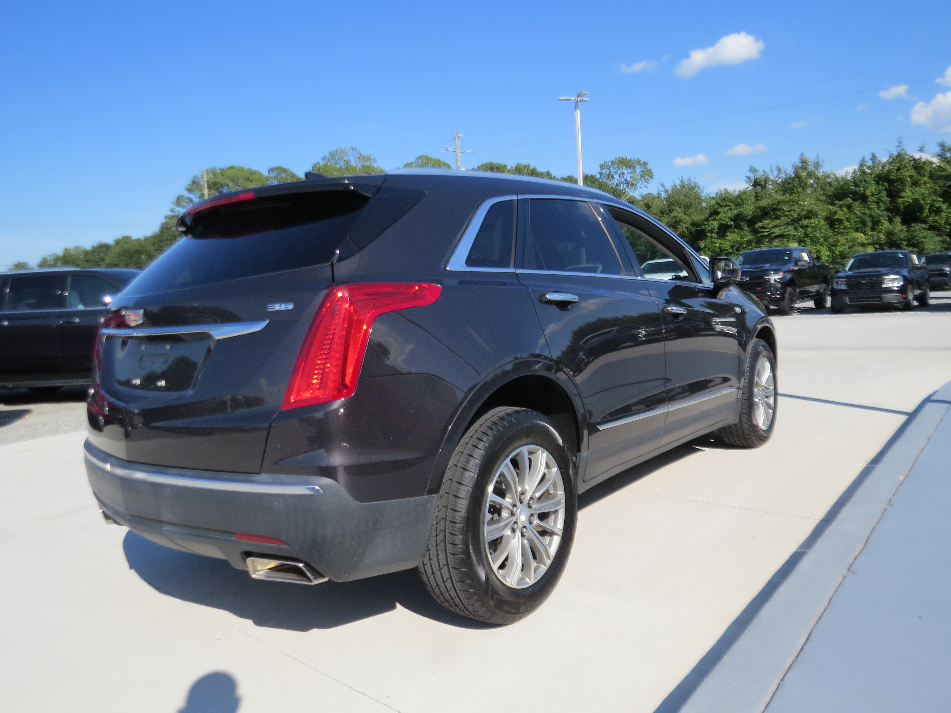 Certified 2017 Cadillac XT5 Luxury w/ Driver Awareness Package FWD image 5