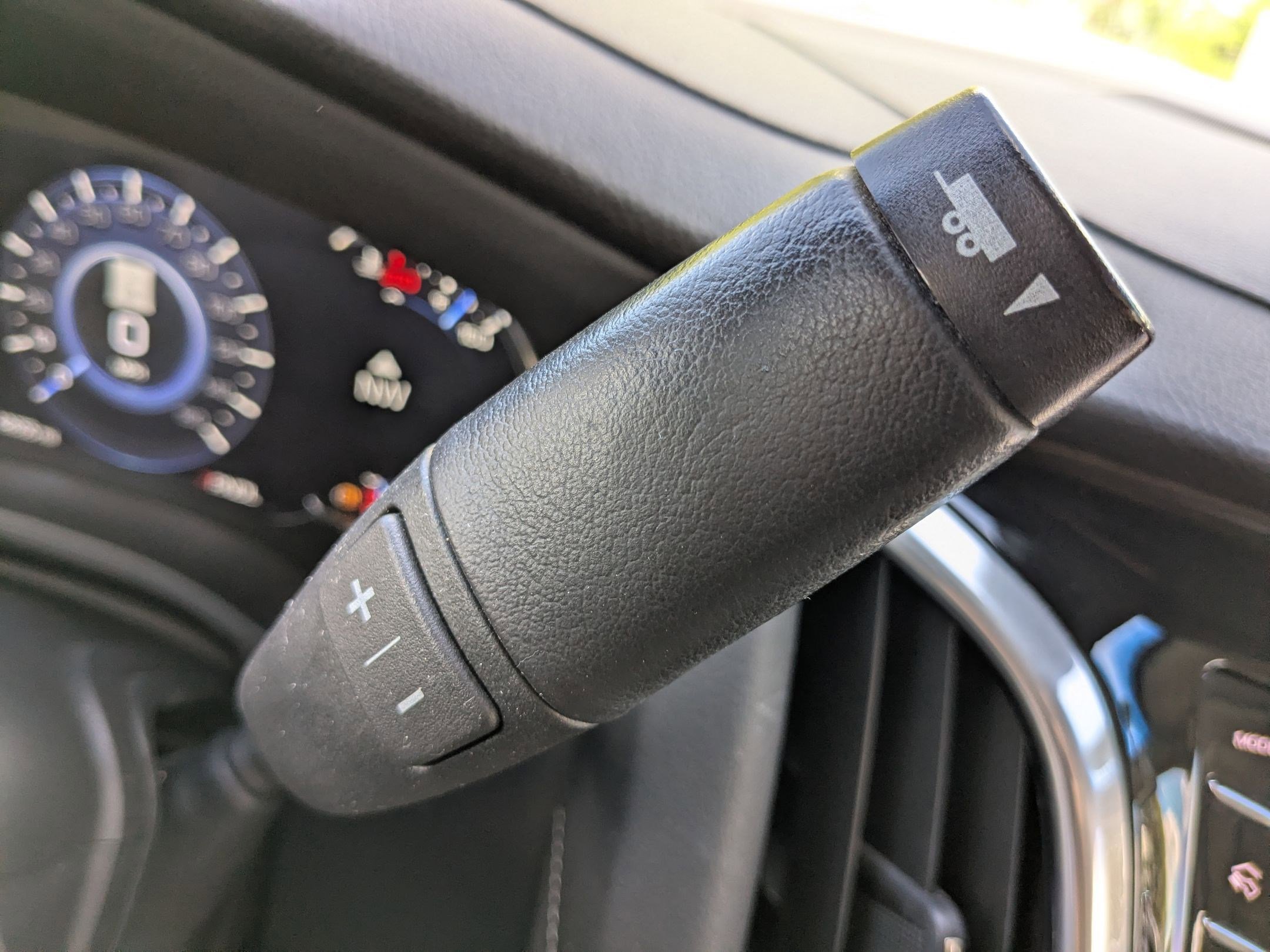 Used 2020 Cadillac Escalade ESV Premium Luxury image 25