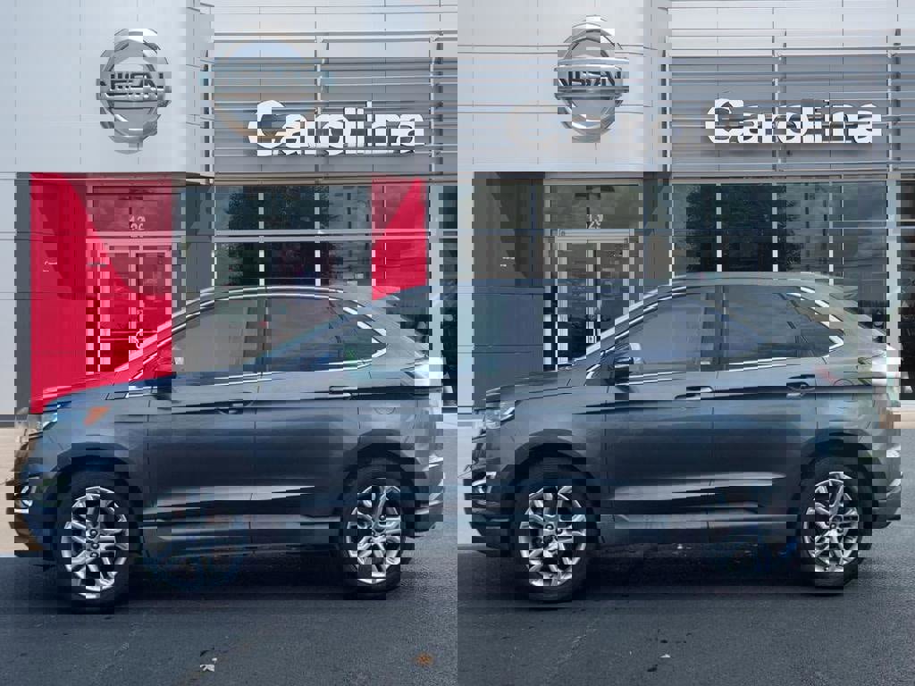 Used 2018 Ford Edge Titanium w/ Ford Safe & Smart Package image 4