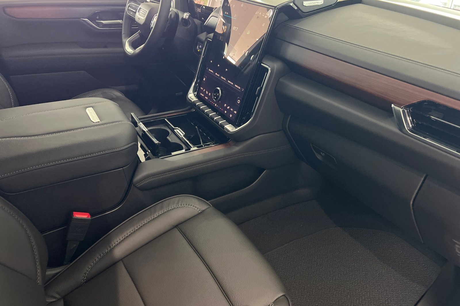 New 2026 GMC Yukon Denali w/ Sun & Power Step Package image 16