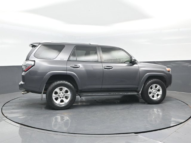 Used 2018 Toyota 4Runner SR5 AWD/4WD image 3
