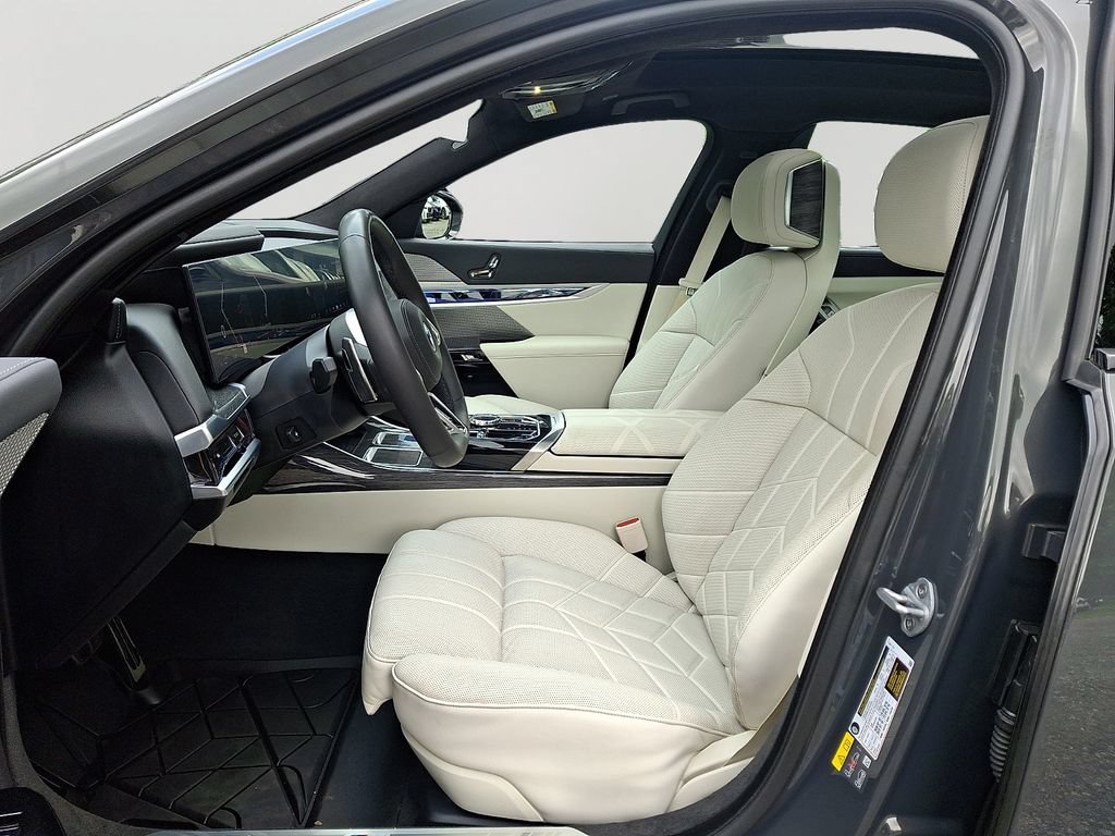 Used 2025 BMW 750e xDrive w/ Executive Package AWD/4WD image 14
