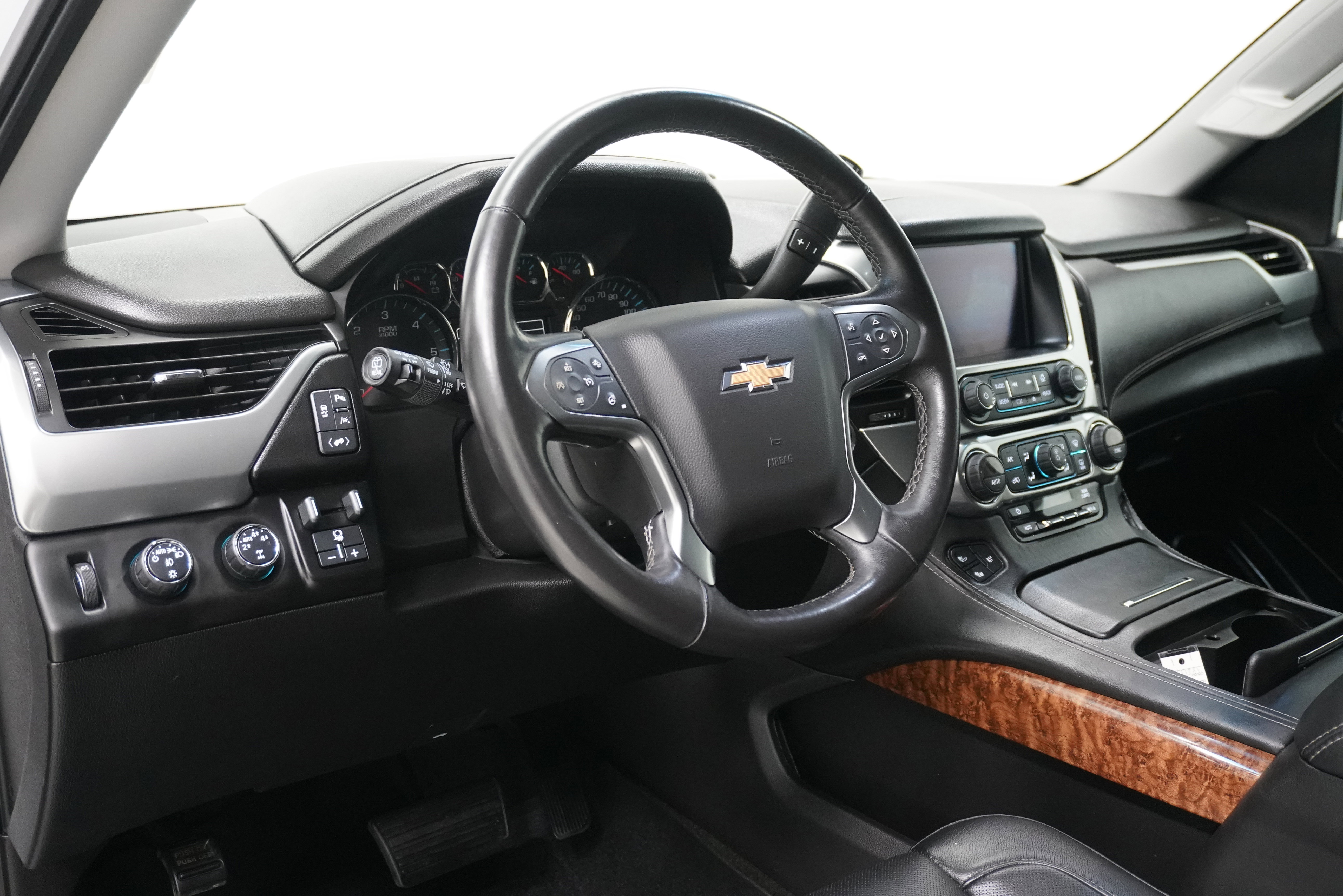 Used 2016 Chevrolet Suburban LTZ image 8