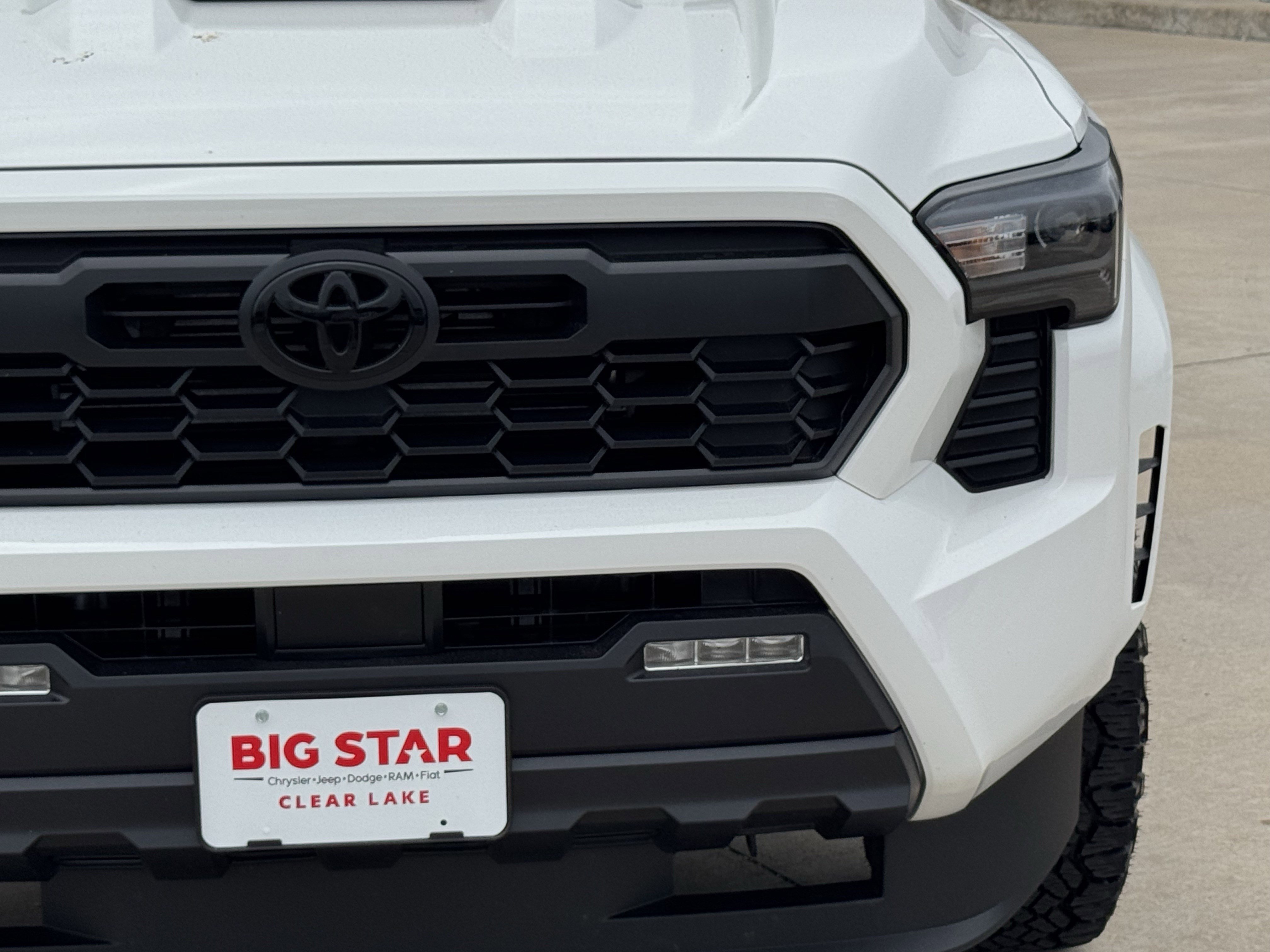 Used 2025 Toyota Tacoma TRD Sport AWD/4WD image 5