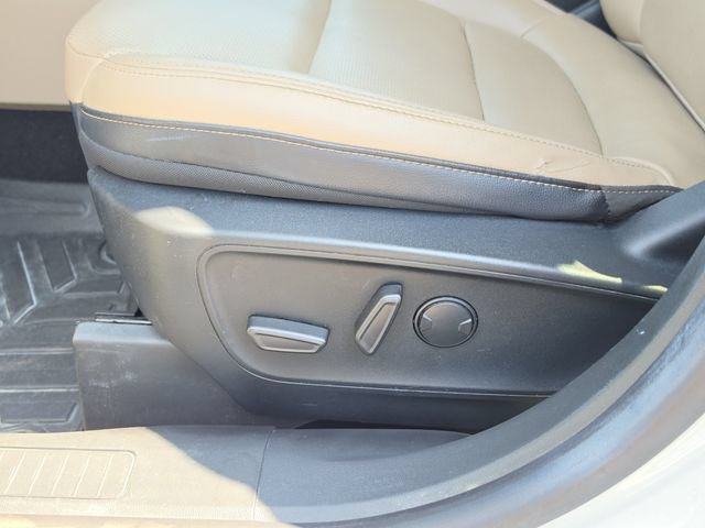 Used 2021 Ford Escape Titanium AWD/4WD image 17