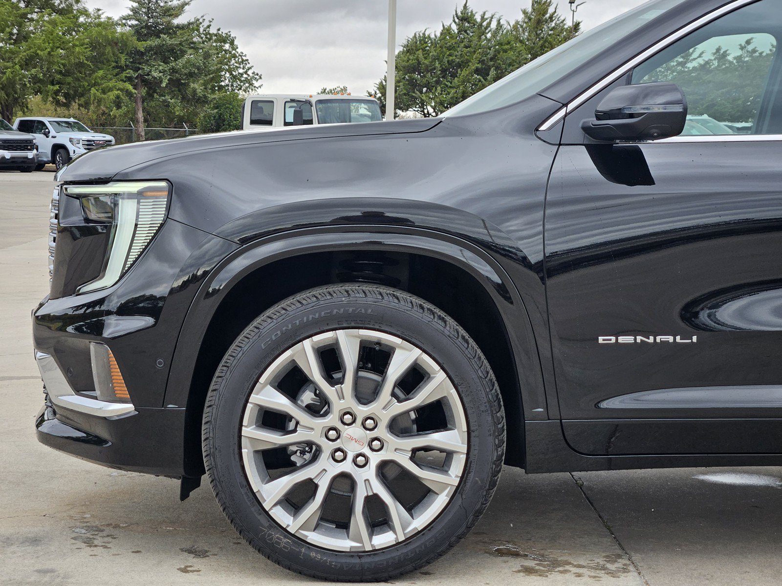 New 2027 GMC Acadia Denali FWD image 6
