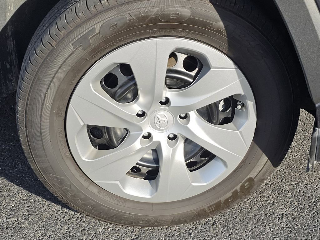 Used 2023 Toyota RAV4 LE image 17