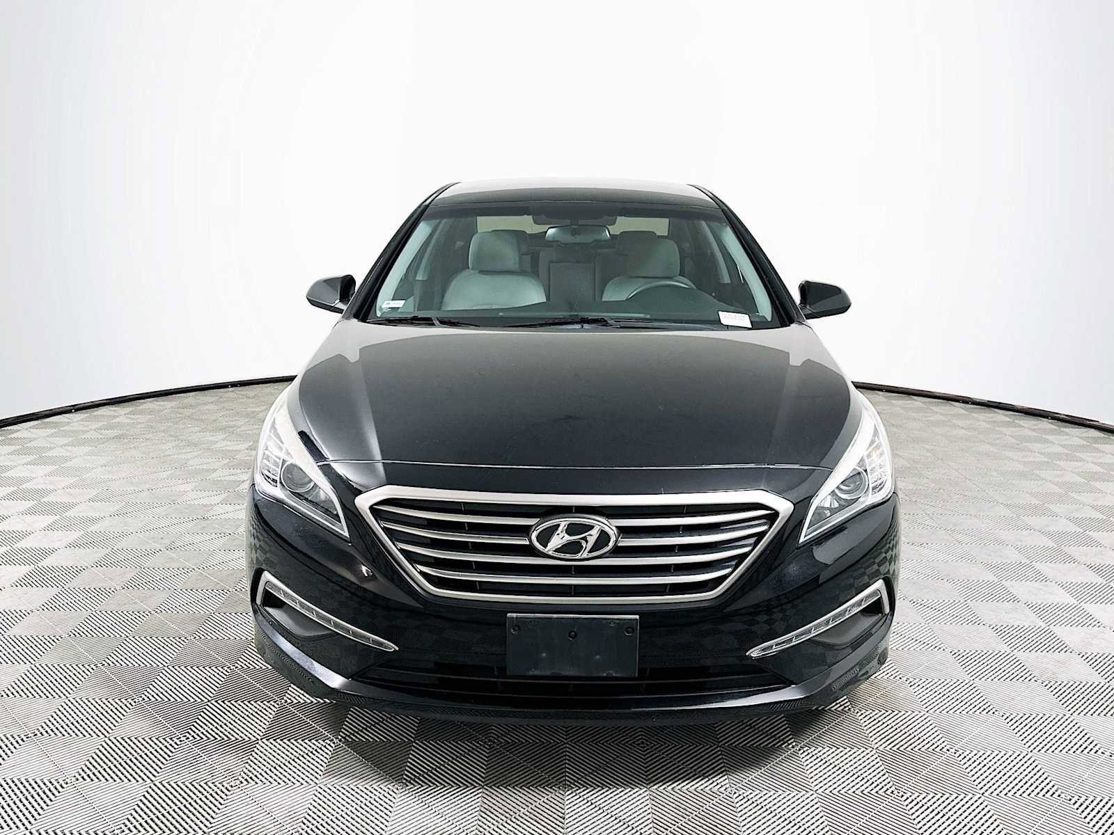 Used 2015 Hyundai Sonata SE w/ Option Group 02 FWD image 2