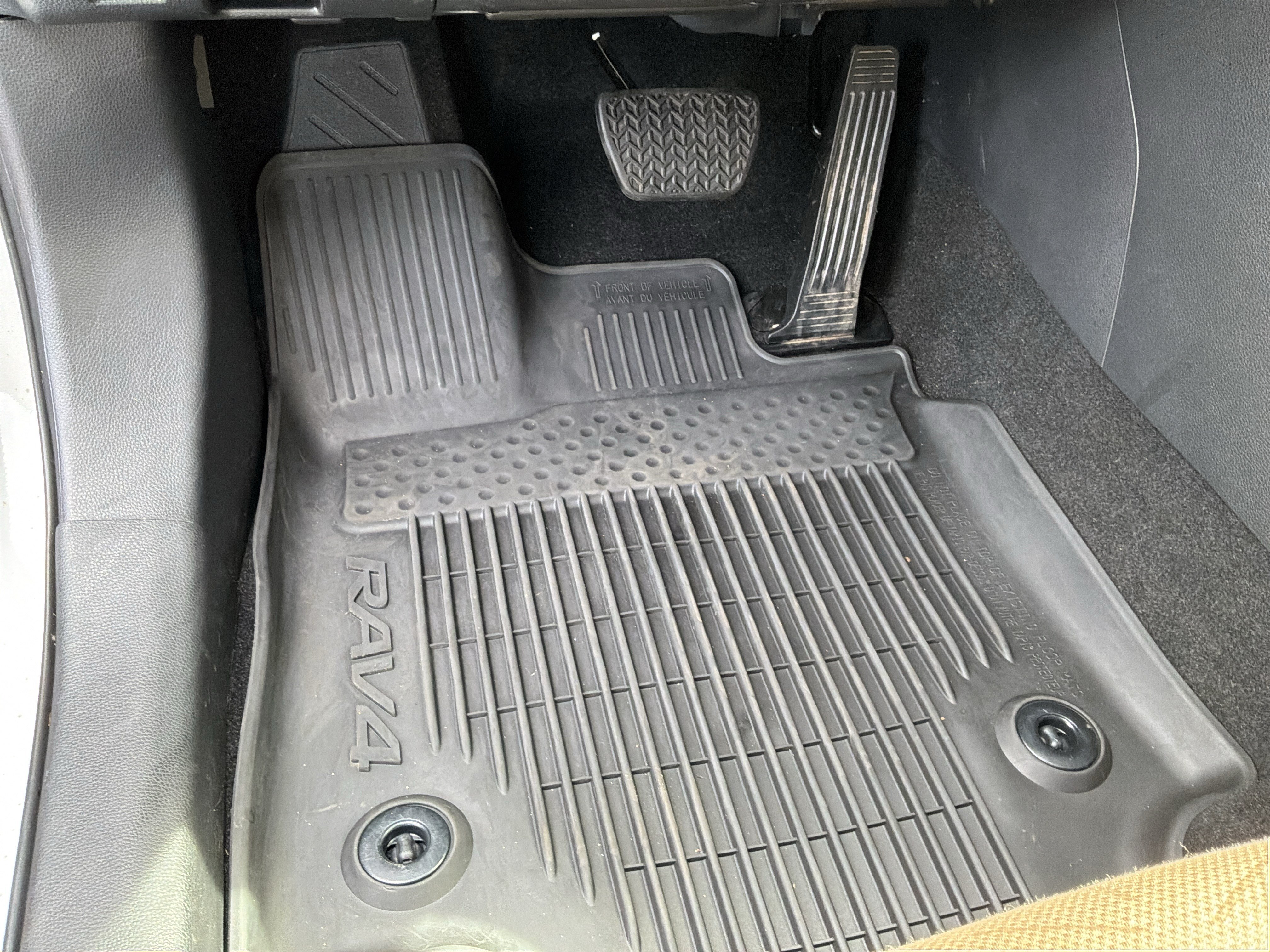 Used 2025 Toyota RAV4 XLE AWD/4WD image 17