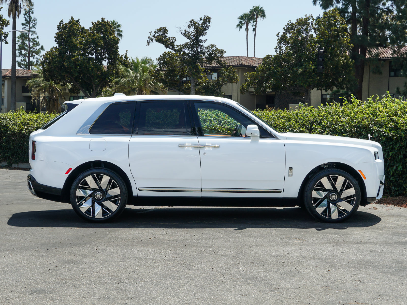 New 2026 Rolls-Royce Cullinan w/ Cullinan Package AWD/4WD image 8