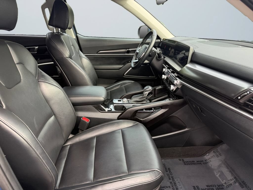 Used 2025 Kia Telluride S FWD image 15