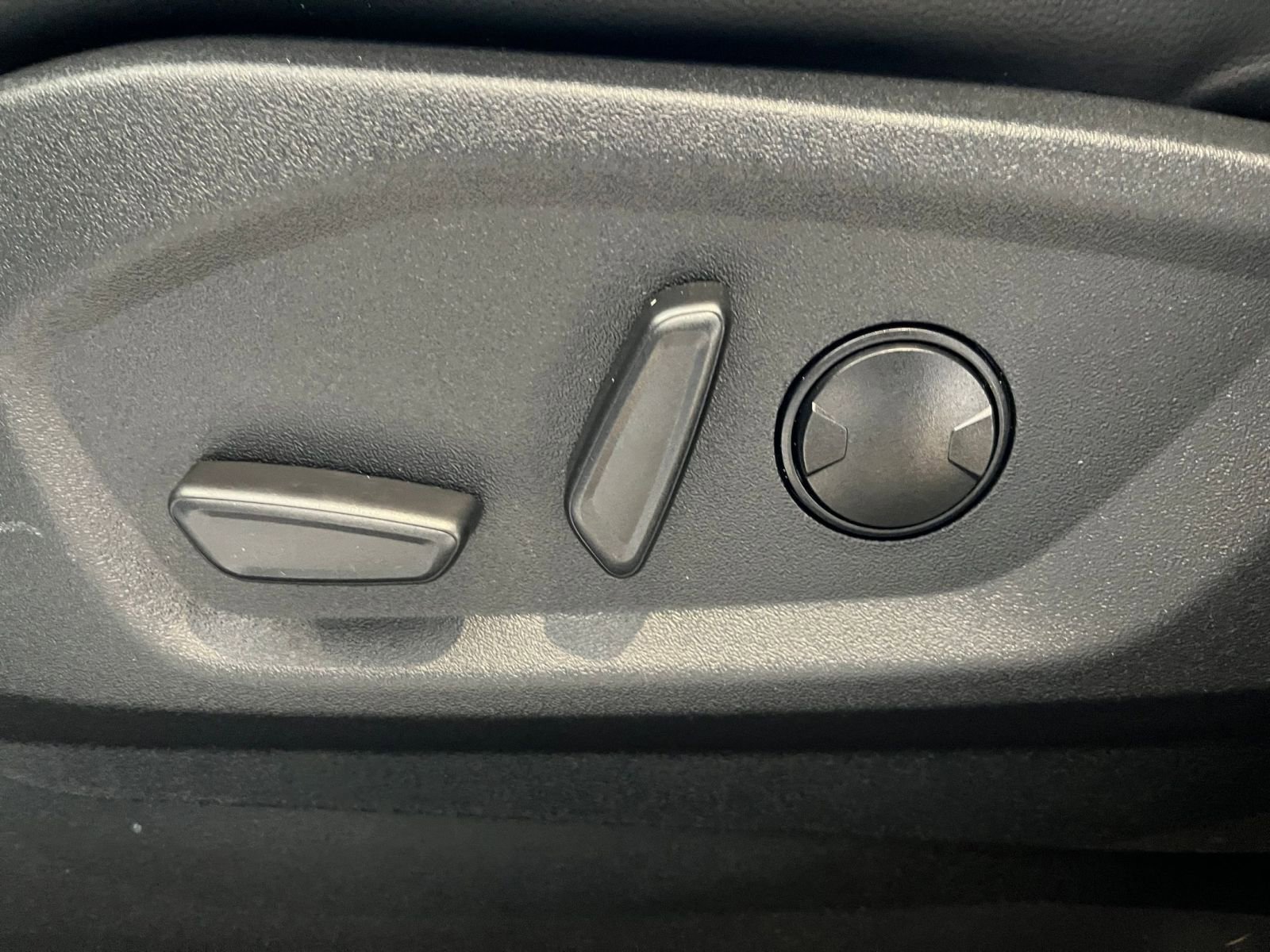 Used 2024 Ford Edge SEL image 23