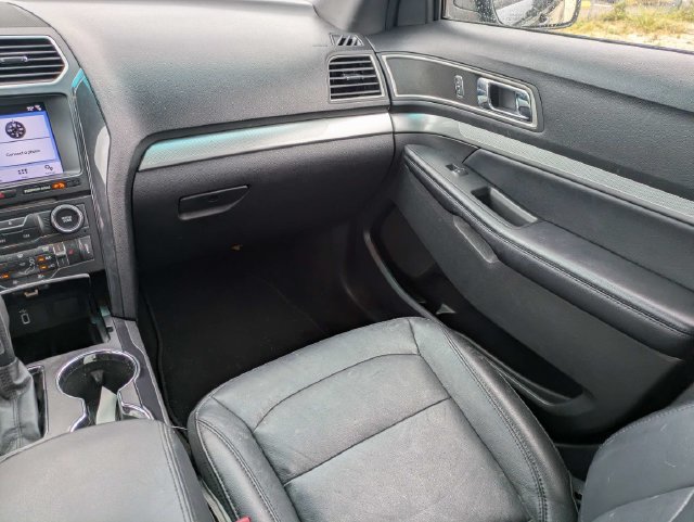 Used 2017 Ford Explorer XLT w/ Equipment Group 202A FWD image 17
