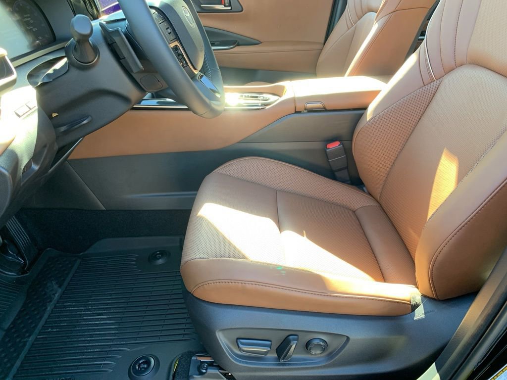 New 2025 Toyota Crown Signia image 9