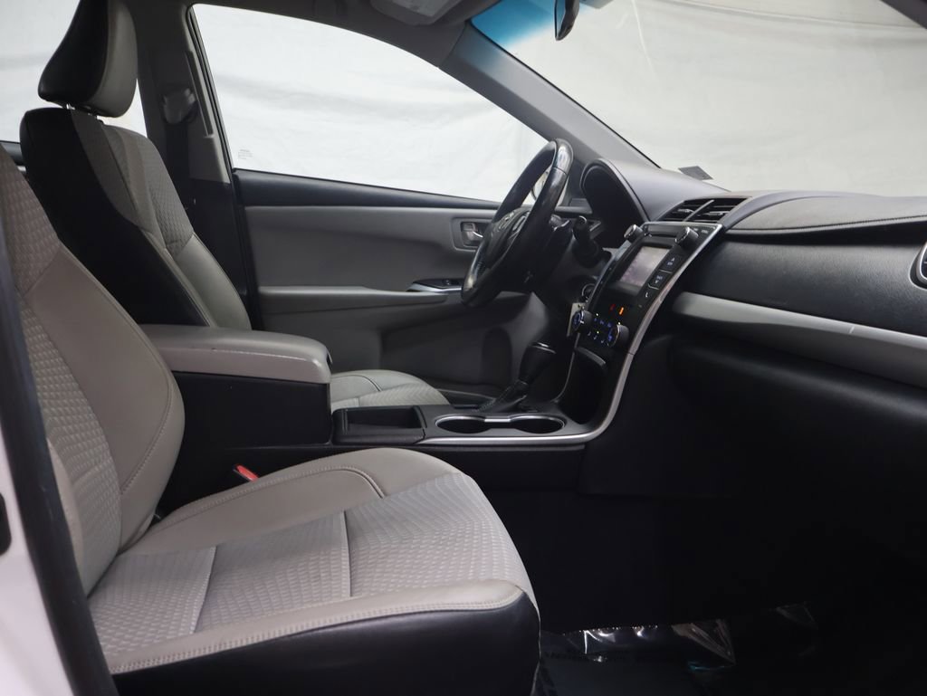 Used 2015 Toyota Camry SE FWD image 10