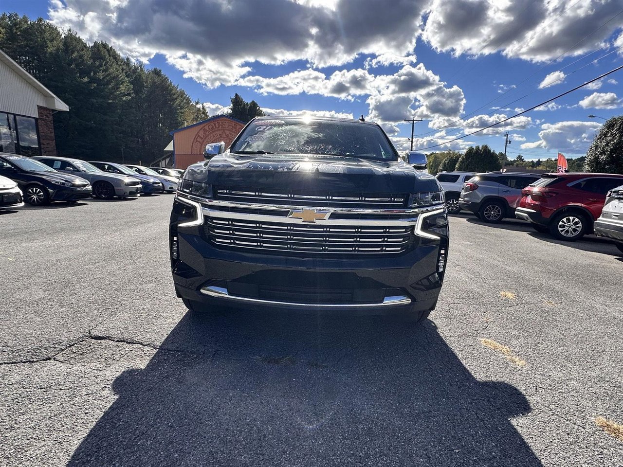 Used 2021 Chevrolet Suburban Premier w/ Premium Package image 2